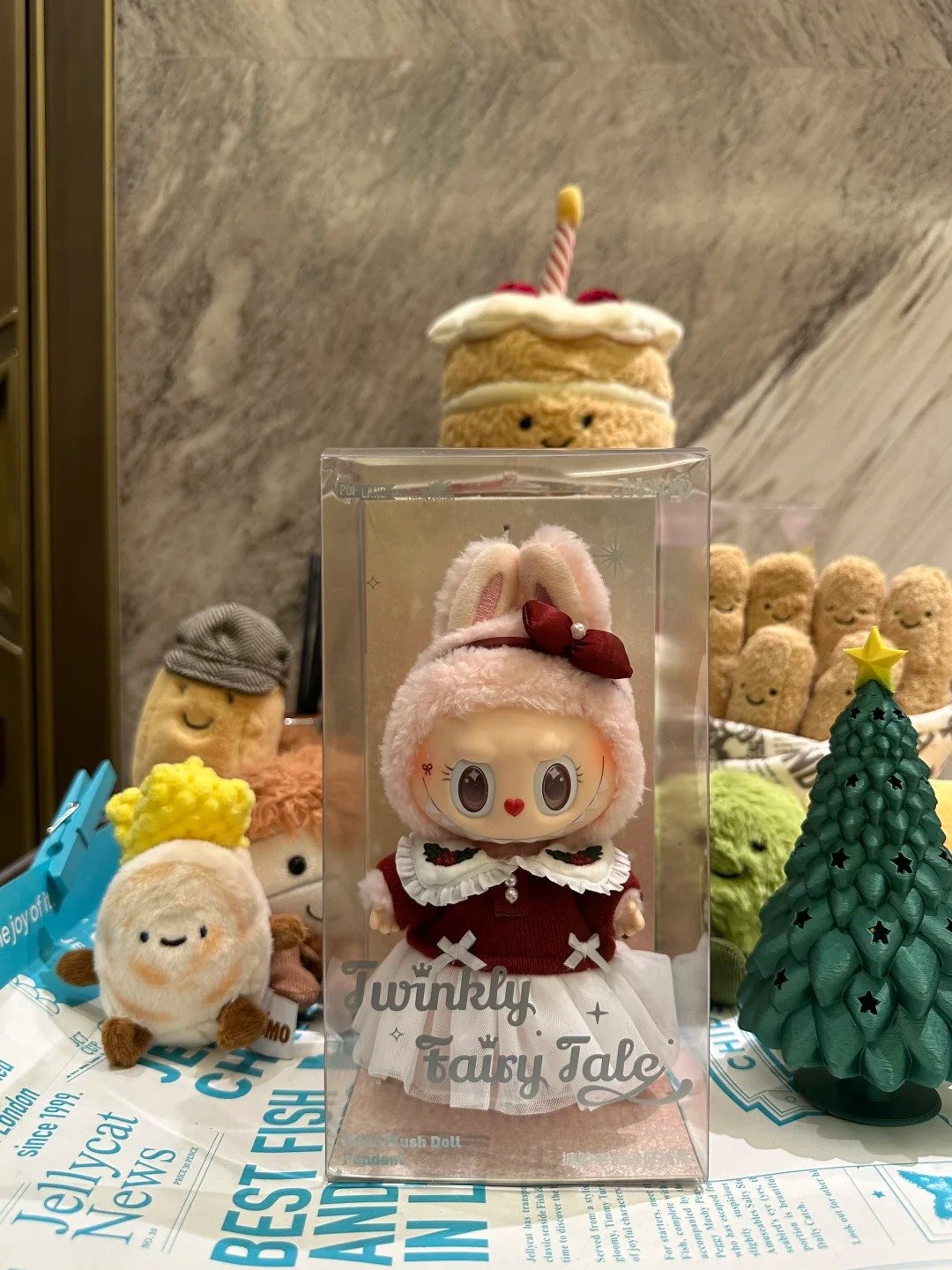 (labubu v4)pin of love – heart(secret edition)