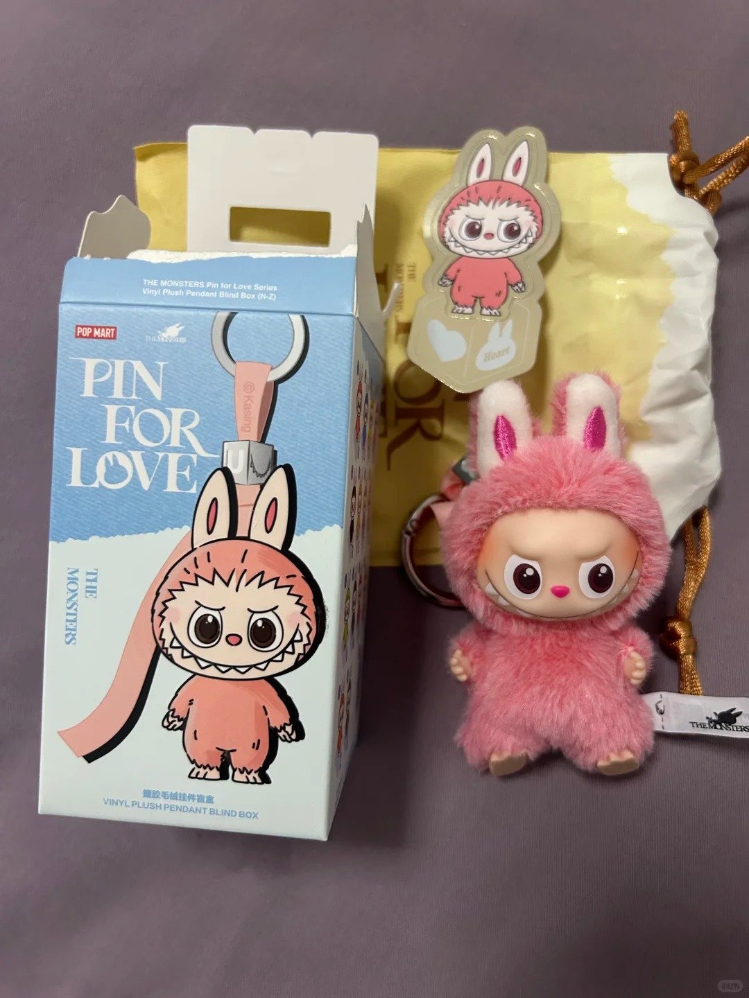 (labubu v4)pin of love – heart(secret edition)