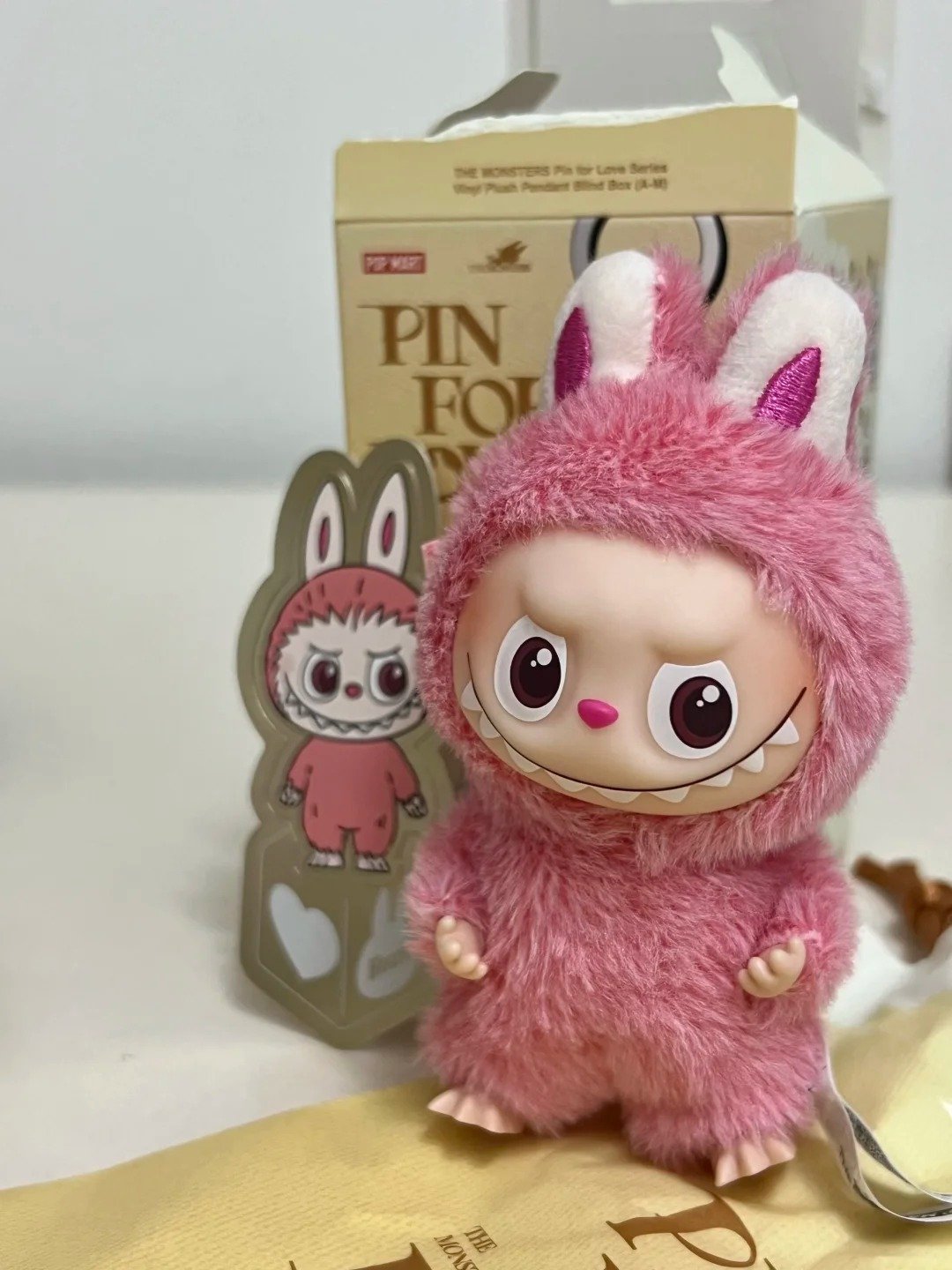 (labubu v4)pin of love – heart(secret edition)